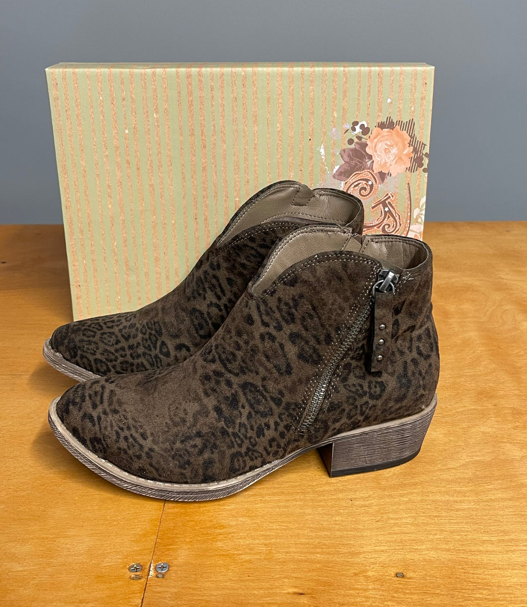 Gypsy Jazz brown leopard booties